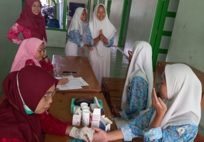 Pengecekan Anemia di Sekolah oleh Puskesmas