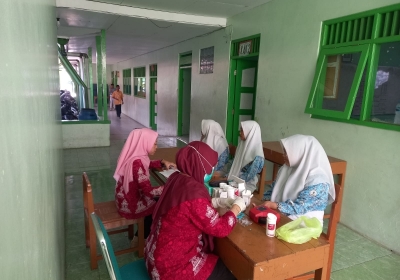 Pengecekan Anemia di Sekolah oleh Puskesmas